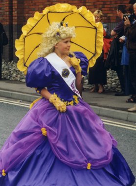 cliongirl.jpg (30320 bytes)