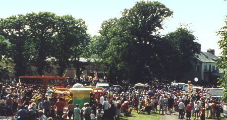 castle park packed with people