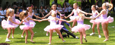 dancers in tutus