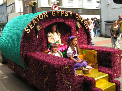 Seaton gypsy queen float on strand street