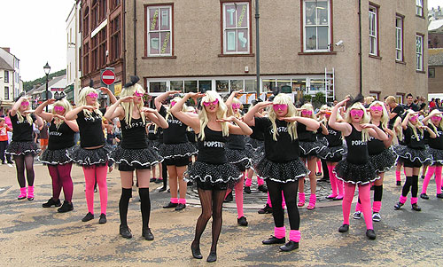 lady gaga dancers perform routine