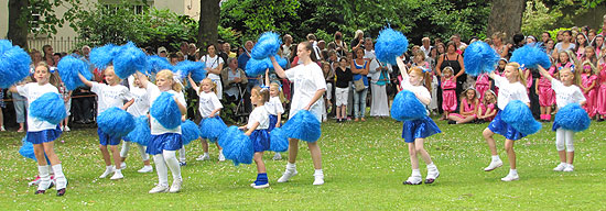 Cheer starz perfoming in Whitehaven park