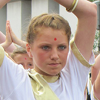 blue eyed girl with bindi