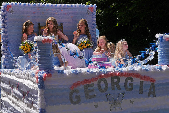 Geaorgia Taylor and attendants