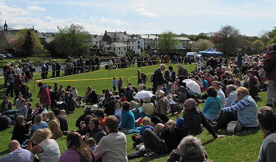 Crowd gathered for race