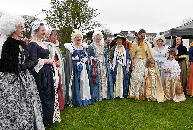 ladies costume contest