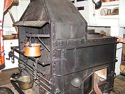 galleystove.jpg (14151 bytes)