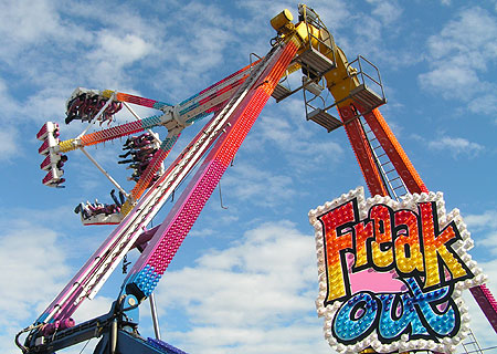 Freak out fairground ride