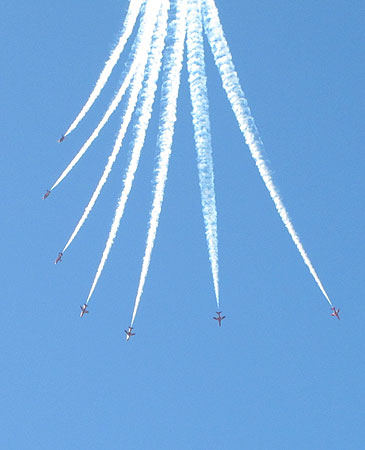 Final downward break from Red Arrows