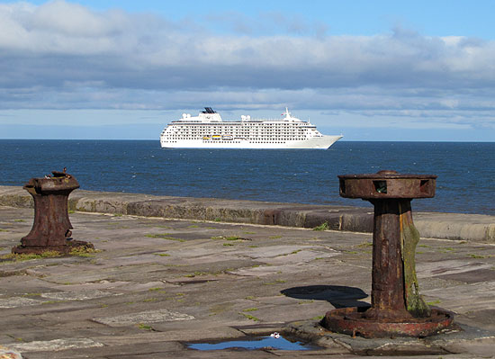 Old Capstan's and The World liner