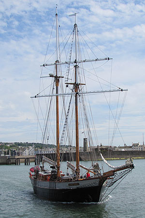 Tall Ship Johanna Lucretia leving Whitehaven