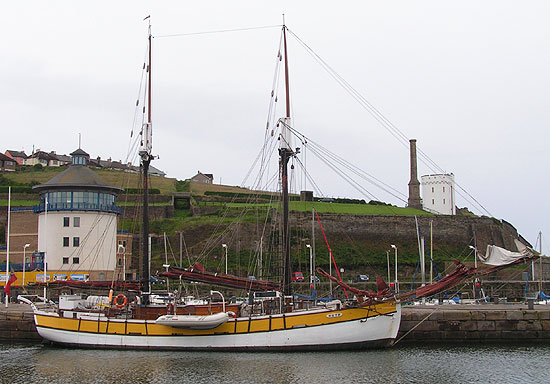 Sailing ship Ruth in front of the Beacon