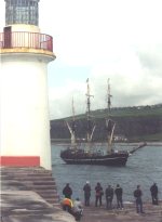 Kaskelot passing the West pier lighthouse