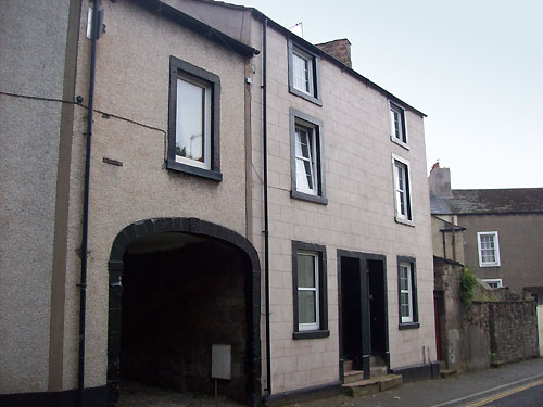 Archway leading to rear of High Street